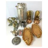 Lot of copper and brass decorations, silver plate