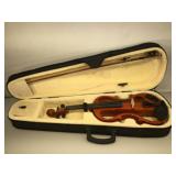CV- 210E Electric violin, w ear plugs , bow,