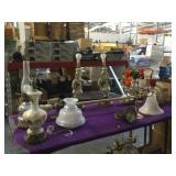 Table top lot of assorted table top lamps and