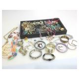 Costume jewelry incl. bracelets and more