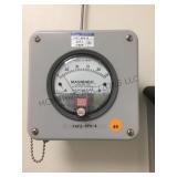 MAGNEHELIT PRESSURE GAUGE MAGNEHELIT PRESSURE GAUGE