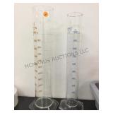 2 GLASS BEAKERS 2 GLASS BEAKERS