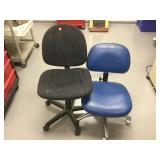 SWIVEL BASE OFFICE CHAIRS (2) SWIVEL BASE OFFICE CHAIRS (2)