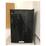 FRIGIDARE PERSONAL REFRIGERATOR WITH ICE TRAY FRIGIDARE PERSONAL REFRIGERATOR WITH ICE TRAY