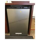 FRIGIDARE PERSONAL REFRIGERATOR WITH ICE TRAY FRIGIDARE PERSONAL REFRIGERATOR WITH ICE TRAY