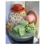 COLLECTION OF VINTAGE HATS & HAT BOXES