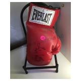 BOXING GLOVE SIGNED LAILA ALI DAUGHTER