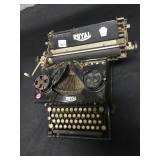 BLACK ROYAL TYPEWRITER
