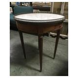ANTIQUE ROUND OCCASIONAL TABLE W/ METAL ACCENTS.