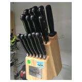 WOLFGANG PUCK 16 PIECE CUTLERY SET WOLFGANG PUCK 16 PIECE CUTLERY SET