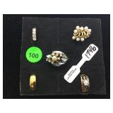 ASSORTMENT OF FASHION RINGS ASSORTMENT OF FASHION RINGS