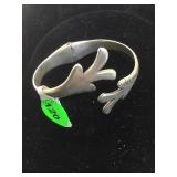STERLING SILVER HINGED BRACELET STERLING SILVER HINGED BRACELET