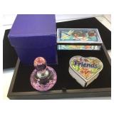 STAINED GLASS TRINKET BOXES & A CRYSTAL STAINED GLASS TRINKET BOXES & A CRYSTAL