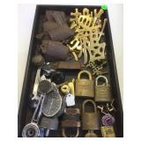 2 TRAY LOTS OF BRASS KNOBS, LOCKS & MORE 2 TRAY LOTS OF BRASS KNOBS, LOCKS & MORE