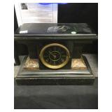 VINTAGE MECHANICAL STRRIKING MANTLE CLOCK VINTAGE MECHANICAL STRRIKING MANTLE CLOCK