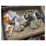 TRAY OF COSTUME JEWELRY TRAY OF COSTUME JEWELRY
