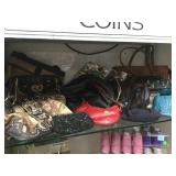 SHELF LOT OF FASSHION PURSES SHELF LOT OF FASSHION PURSES