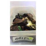 LOT OF PISTOL GRIPS INCLUDING SMITH AND WESSON, LOT OF PISTOL GRIPS INCLUDING SMITH AND WESSON,