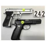 LOT OF 5 PLASTIC PROP PISTOLS LOT OF 5 PLASTIC PROP PISTOLS