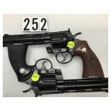 PAIR OF BLACK METAL PROP REVOLVERS PAIR OF BLACK METAL PROP REVOLVERS