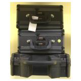 3 GUN CASES, 1 PLANO, 2 IKAYAA'S