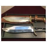 PAIR OF LARGE HUNTING KNIVES WITH 1 SHEATH