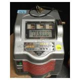 VINTAGE 'YANKEE'  GAMING GUMBALL MACHINE WITH KEYS