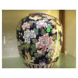 LARGE VINTAGE CHINESE VASE, YONGZHENG MARK LARGE VINTAGE CHINESE VASE, YONGZHENG MARK