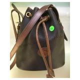 DOONEY & BOURKE BLK/TAN LEATHER DRAWSTRING SAC DOONEY & BOURKE BLK/TAN LEATHER DRAWSTRING SAC