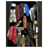 TRAY LOT OF POCKET KNIVES, HELLGATE,GORDAN