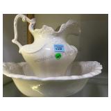VINTAGE PITCHER AND BASIN SET VINTAGE PITCHER AND BASIN SET