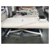 EARTHLITE CREAM COLORED MASSAGE TABLE EARTHLITE CREAM COLORED MASSAGE TABLE