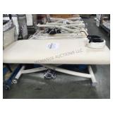 EARTHLITE CREAM COLORED MASSAGE TABLE