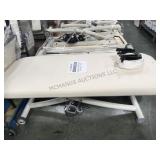 EARTHLITE CREAM COLORED MASSAGE TABLE EARTHLITE CREAM COLORED MASSAGE TABLE