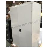 SANDUSKY MEDIUM DUTY NETAL CABINET WITH SHELVES SANDUSKY MEDIUM DUTY NETAL CABINET WITH SHELVES