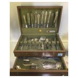 SET OF ROGERS BROTHERS FLATWARE & CHEST SET OF ROGERS BROTHERS FLATWARE & CHEST