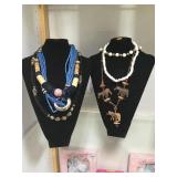 2 NECKS OF FASHION JEWELRY 2 NECKS OF FASHION JEWELRY