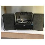 'GENERAL ELECTRIC' PORTABLE TURNTABLE W/ SPEAKERS 'GENERAL ELECTRIC' PORTABLE TURNTABLE W/ SPEAKERS