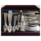 SET OF ONEIDA 'TUDOR' FLATWARE SET OF ONEIDA 'TUDOR' FLATWARE