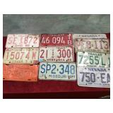 GROUP OF VINTAGE VARIOUS STATES LICENSE PLATES GROUP OF VINTAGE VARIOUS STATES LICENSE PLATES
