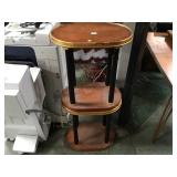 PAIR OF WOOD PILLAR END TABLES PAIR OF WOOD PILLAR END TABLES