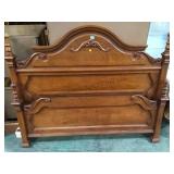 VINTAGE QUEEN SIZED HEADBOARD/FOOTBOARD VINTAGE QUEEN SIZED HEADBOARD/FOOTBOARD