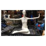 YOGA MANNEQUIN YOGA MANNEQUIN