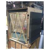 MIRRORED OBELISK BASE WITH CRATE MIRRORED OBELISK BASE WITH CRATE