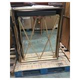 MIRRORED OBELISK BASE WITH CRATE MIRRORED OBELISK BASE WITH CRATE