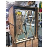 MIRRORED OBELISK BASE WITH CRATE MIRRORED OBELISK BASE WITH CRATE