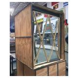 MIRRORED OBELISK BASE WITH CRATE MIRRORED OBELISK BASE WITH CRATE