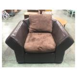 LARGE LEATHER & MICROFIBER EASY CHAIR LARGE LEATHER & MICROFIBER EASY CHAIR