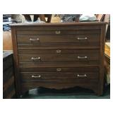 VINTAGE 3 DRAWER WOODEN DRESSER VINTAGE 3 DRAWER WOODEN DRESSER