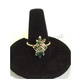 14K GOLD RING W/GREEN GEMSTONES, SIZE 6.5